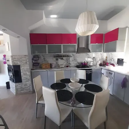 Isaias House * Archipoli