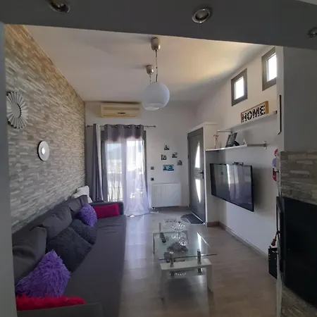 Holiday home Isaias House